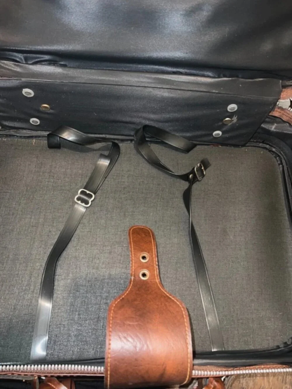 Vintage 1970s Chestnut Brown Leather Rectangle Zip Suitcase